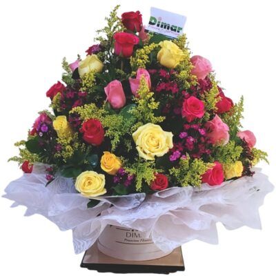 Arreglo floral con rosas surtidas