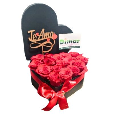 Caja corazón con rosas rojas