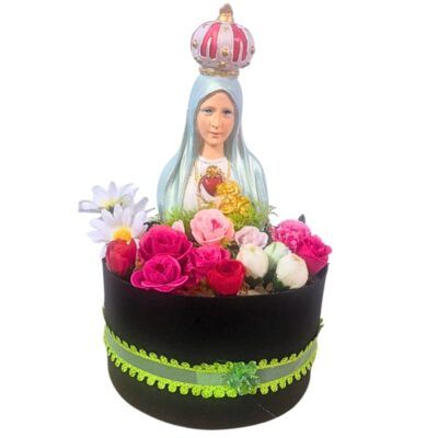 Virgen con flores