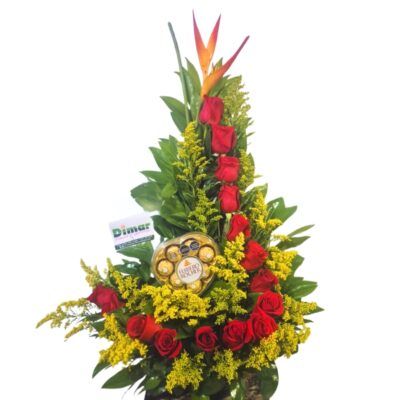 Arreglo con rosas rojas